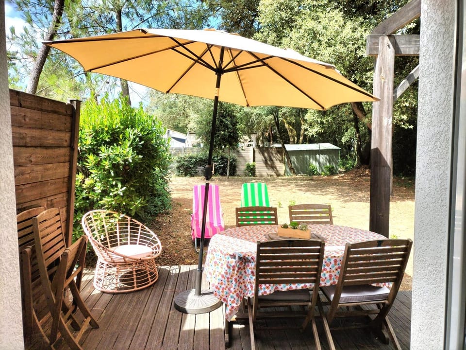Patio, Natural landscape, Children play ground, Garden, View (from property/room), Animals, Garden view, furniture, pet friendly, sunbed