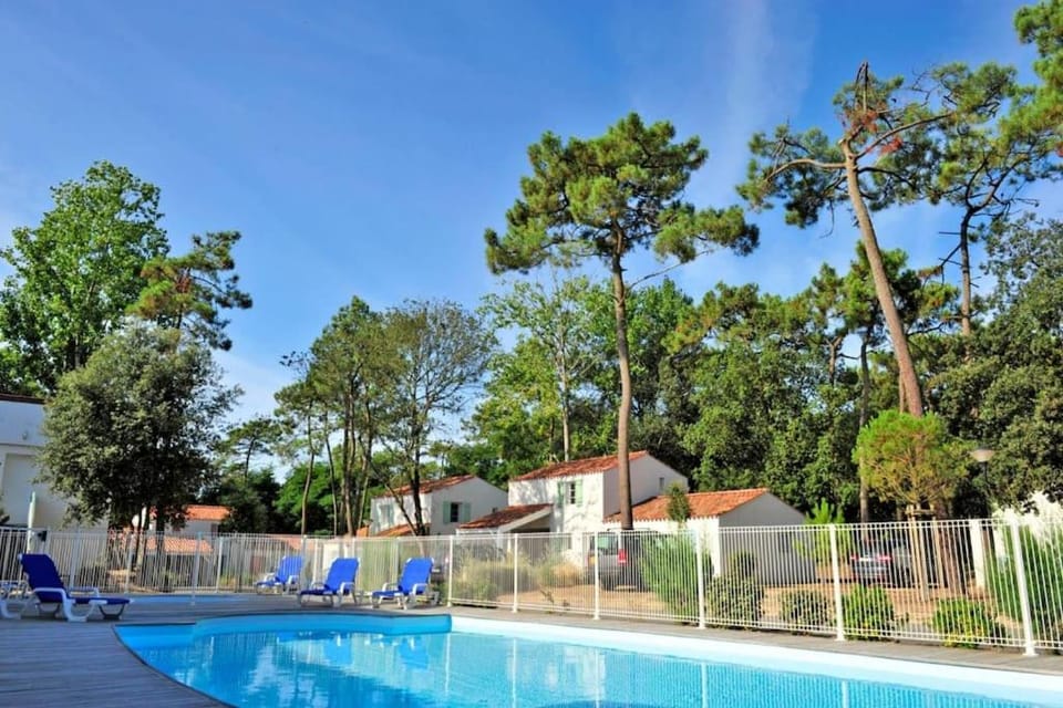 Swimming pool, Open Air Bath, sunbed