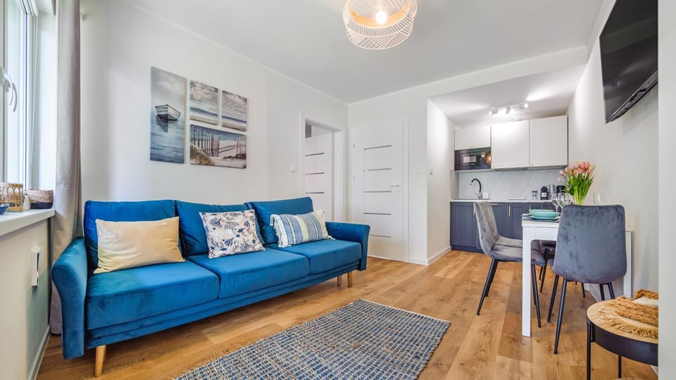 TV and multimedia, Kitchen or kitchenette, Living room, Seating area, Dining area