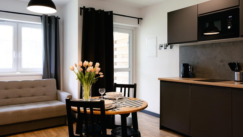 Kitchen or kitchenette, Photo of the whole room, Dining area