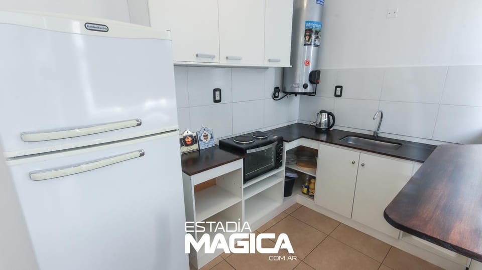 Kitchen or kitchenette, pet friendly, stove