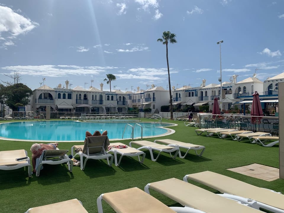 Swimming pool, sunbed