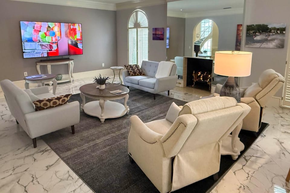 Lanai & Pool: Elegant Villa in Winter Haven! Villa in Winter Haven