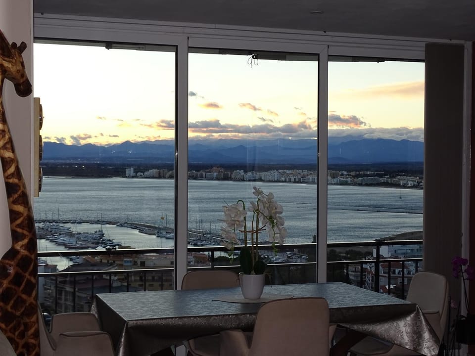 Natural landscape, Balcony/Terrace, Balcony/Terrace, Dining area, Sea view
