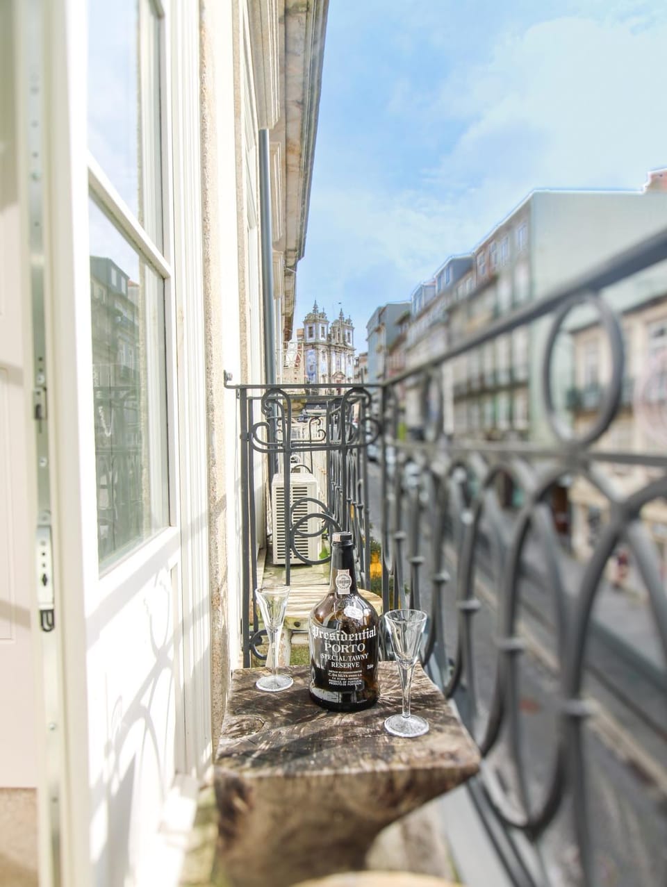 Aliados Sunny Flat Apartment in Porto