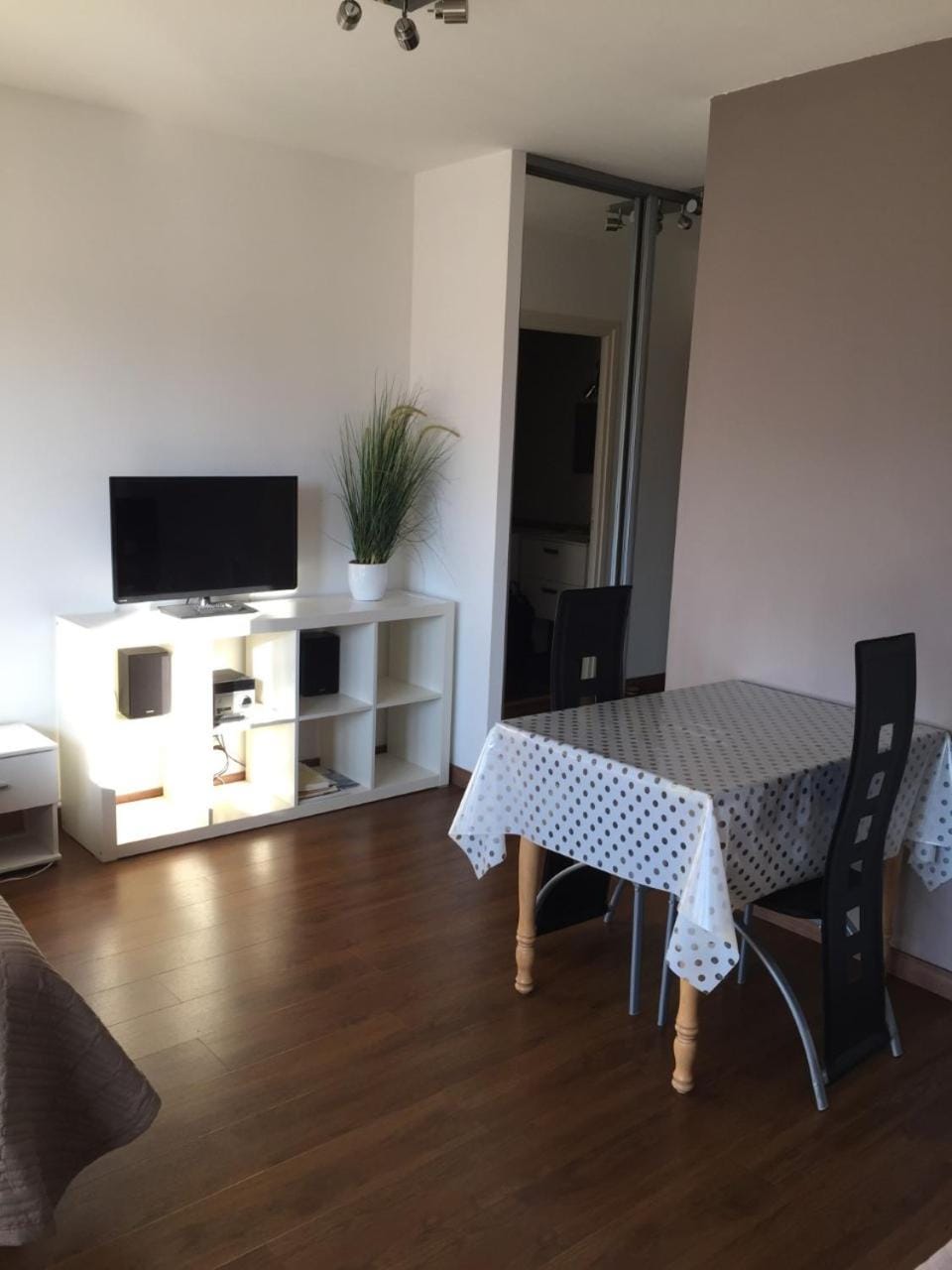 TV and multimedia, Living room, Seating area, Dining area