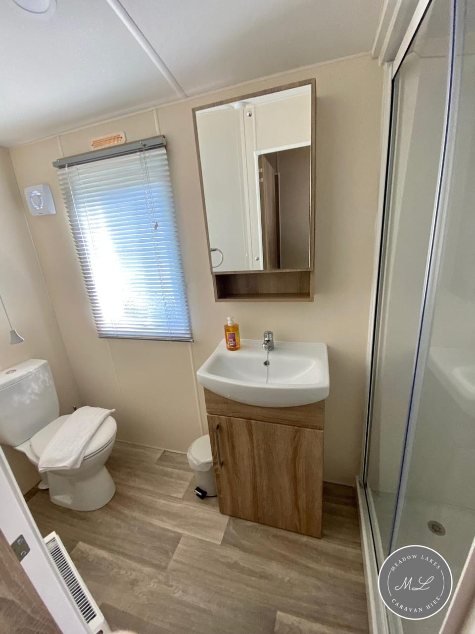 Palm Grove 183 - Golden Palm - Pet friendly, WiFi, central heating, bed linen - Meadow Lakes Caravan & Lodge Hire Apartment in Chapel Saint Leonards