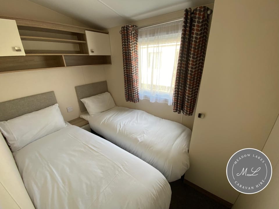 Palm Grove 183 - Golden Palm - Pet friendly, WiFi, central heating, bed linen - Meadow Lakes Caravan & Lodge Hire Apartment in Chapel Saint Leonards