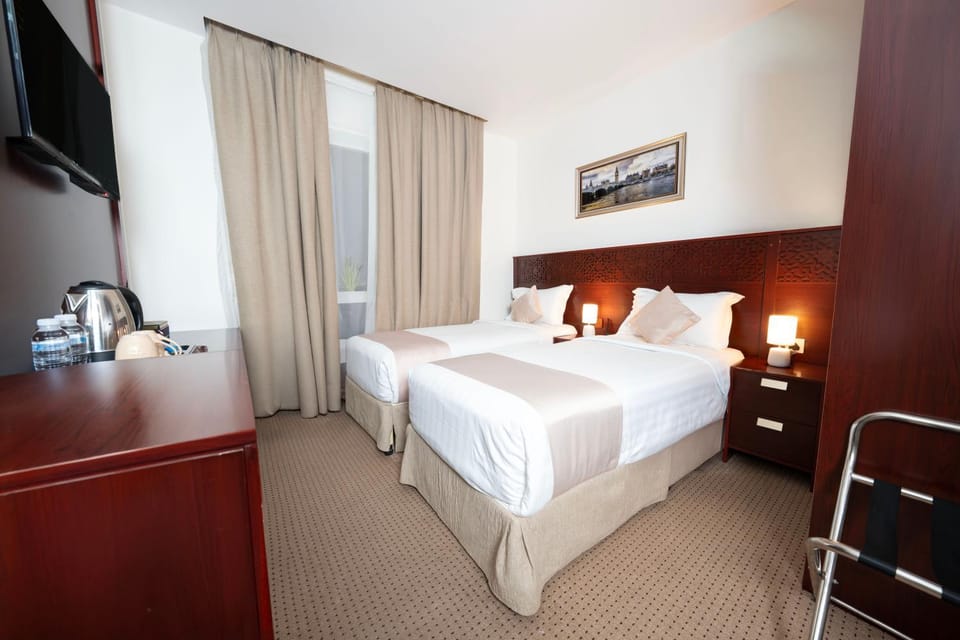 Bed, TV and multimedia, Bedroom