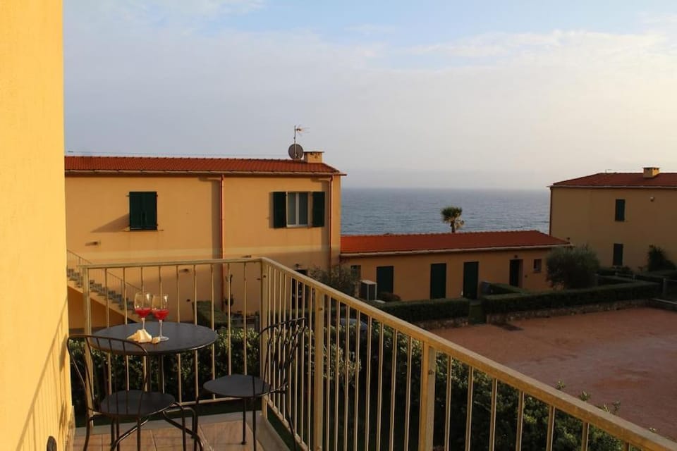 Appartamento romantico con piscina Apartment in Liguria