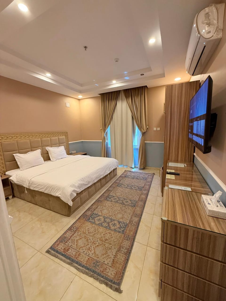 Bed, TV and multimedia, Photo of the whole room, air conditioner