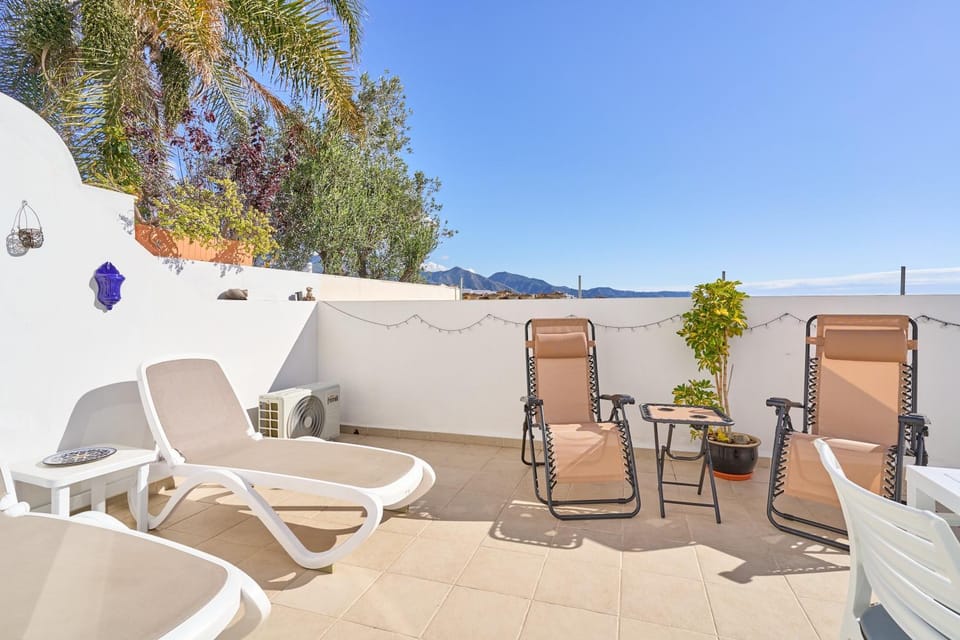 Property building, Balcony/Terrace, Living room
