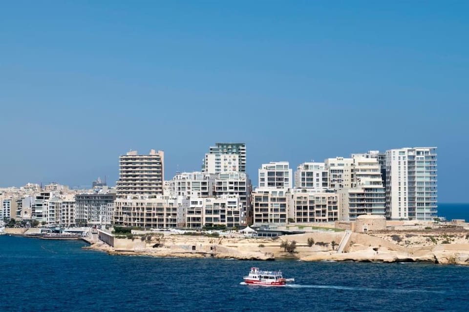 Harbour Gem Sea View 6 by VallettaStay Apartment in Valletta