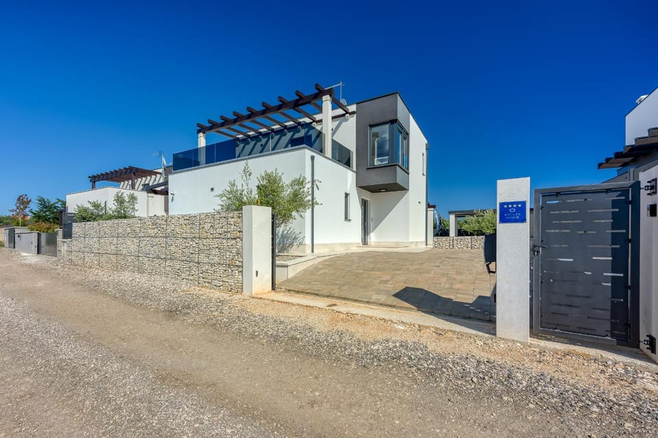 Property building, Facade/entrance, Street view, Quiet street view