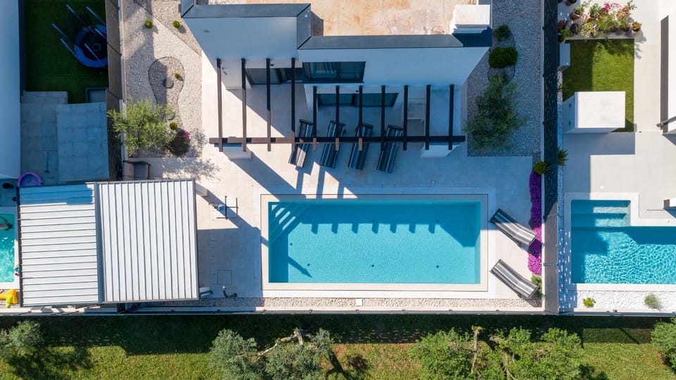 Property building, Swimming pool