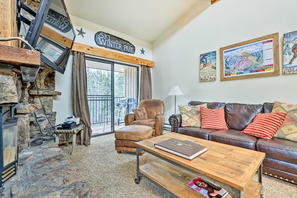 Winter Park Condo w/ Hot Tub, 3 Mi to Slopes! House in Fraser