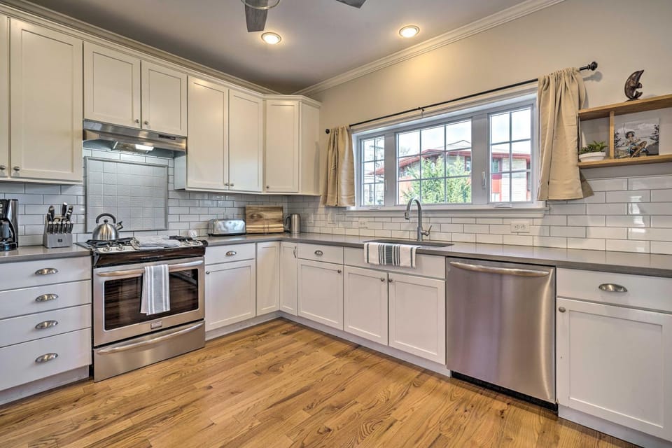 Charming Spring Lake Retreat, 1 Mi to Beach! House in Jersey Shore