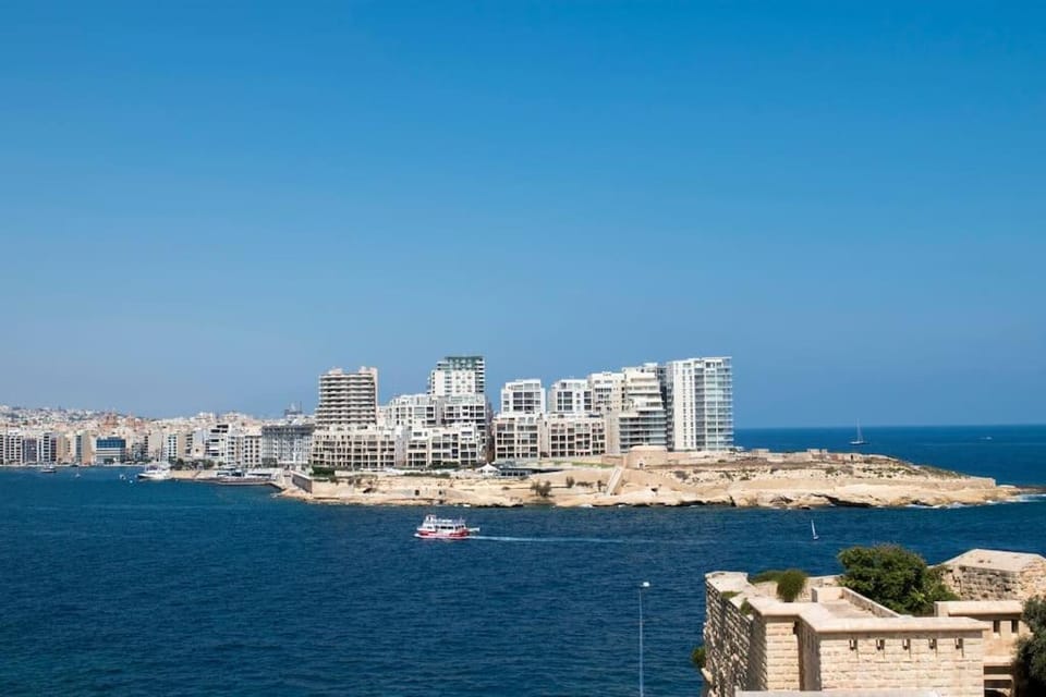 Harbour Gem Sea View 5 by VallettaStay Apartment in Valletta