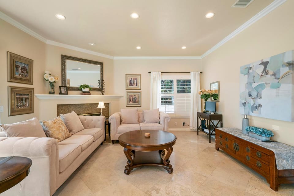 Living room, Seating area, fireplace