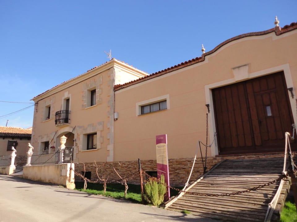 Facade/entrance, Garden, Lobby or reception, Parking