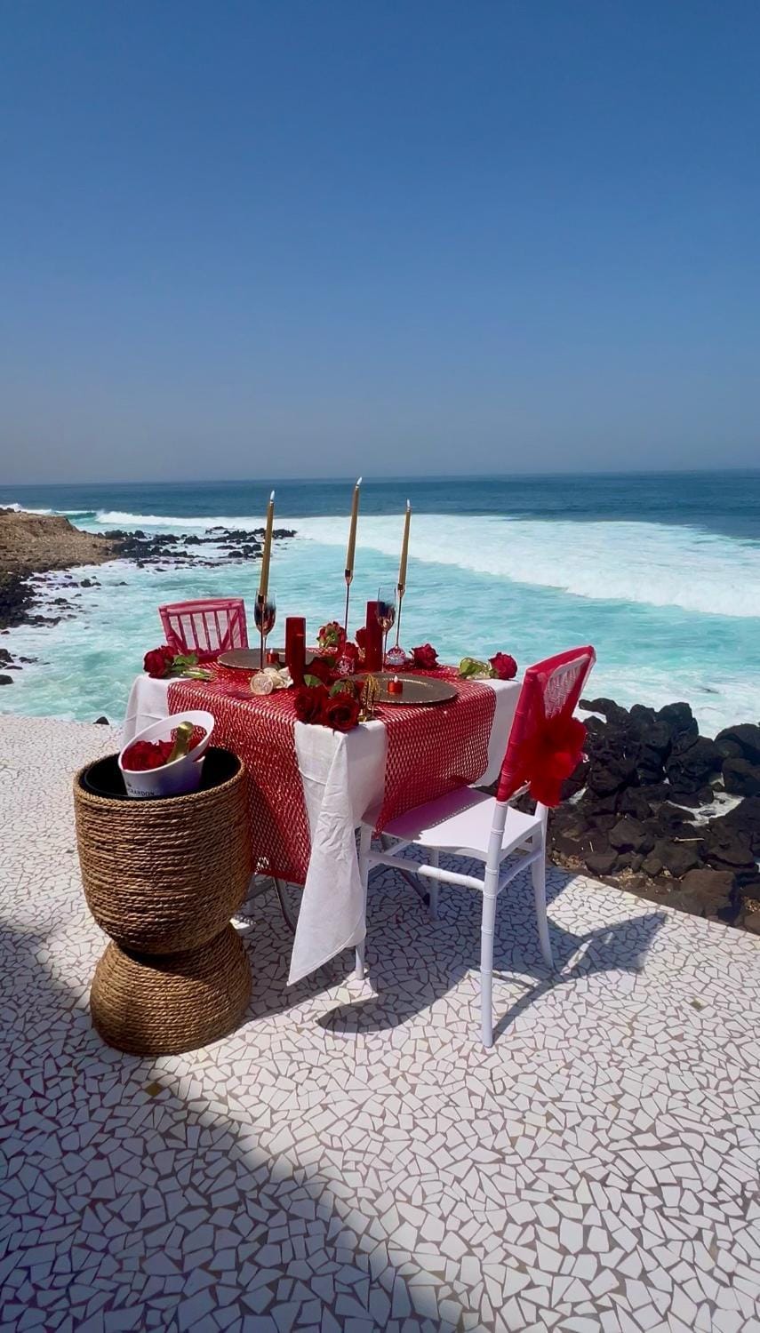 Restaurant/places to eat, Natural landscape, Sea view, sunbed