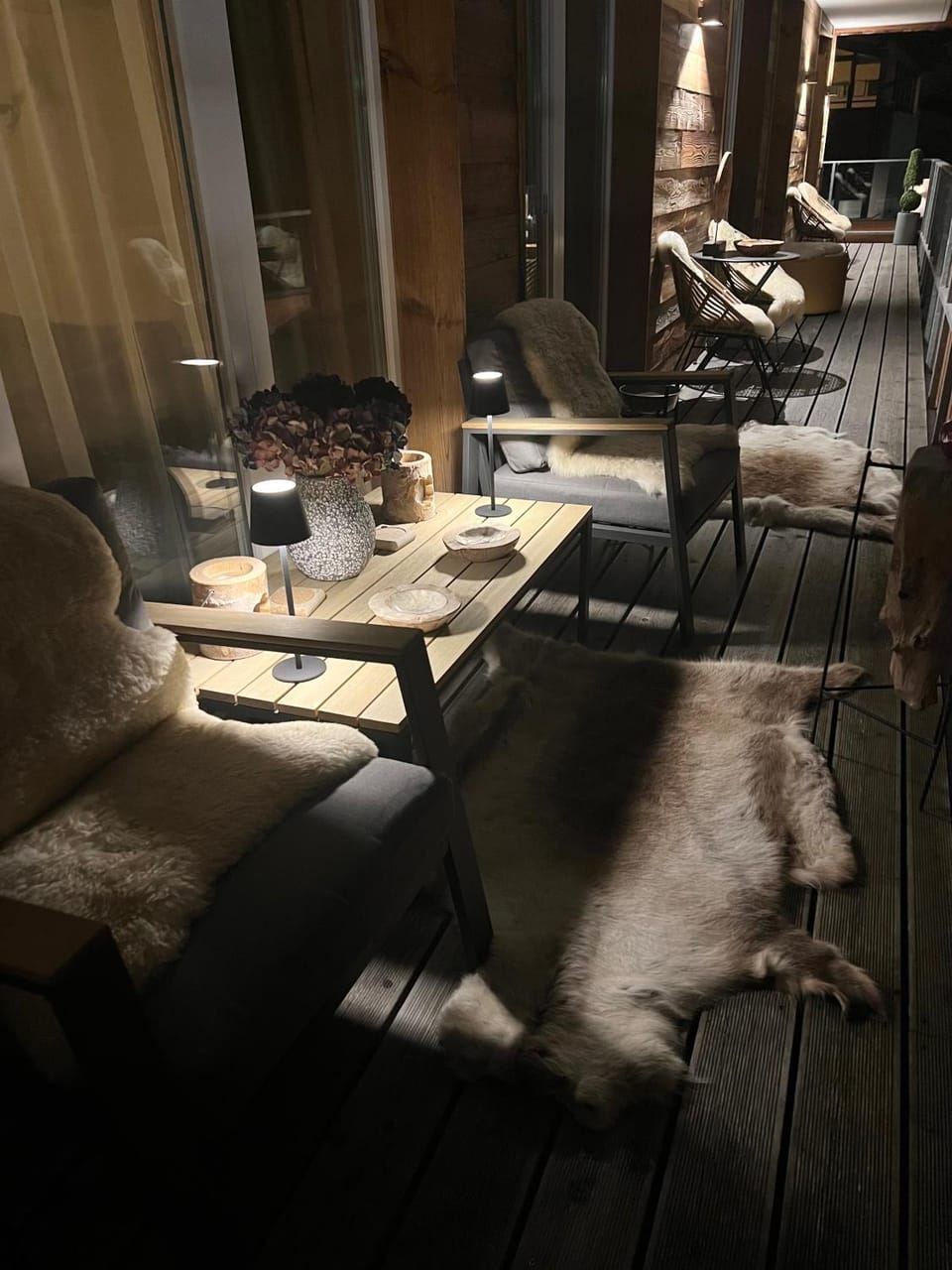 Balcony/Terrace, furniture