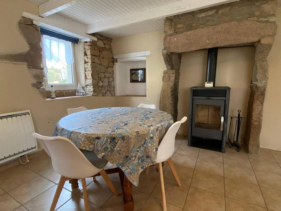 Maison de pêcheur avec WIFI à 450m de la plage à TREGASTEL - Réf 184 Villa in Trégastel