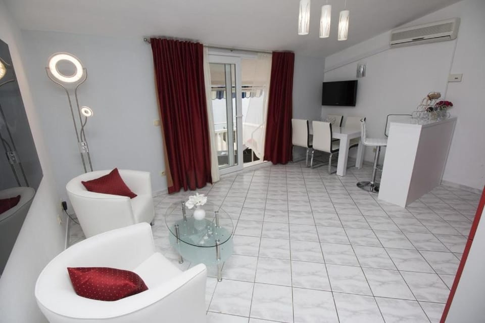 Communal lounge/ TV room, Living room