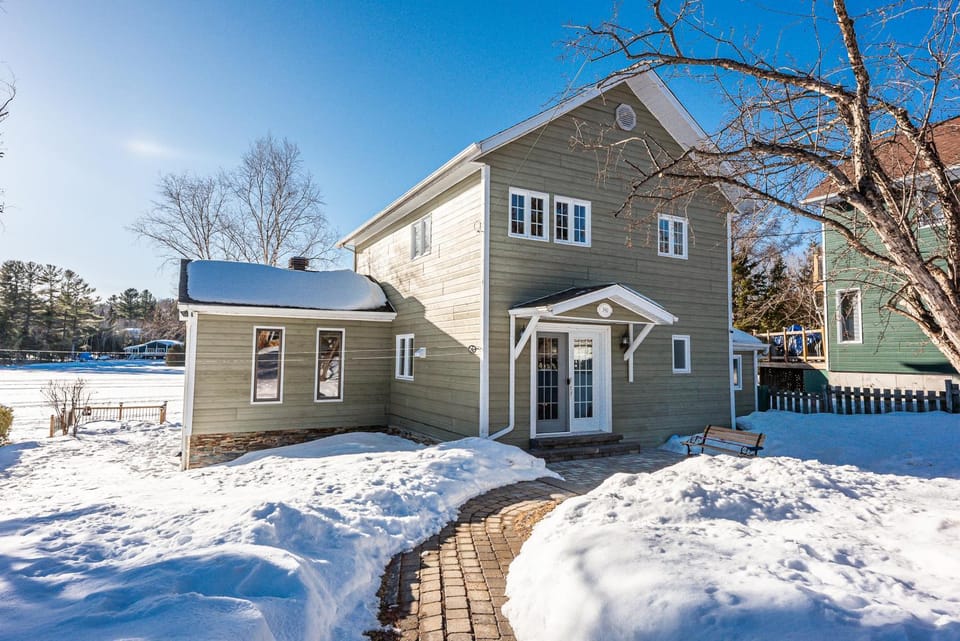 Property building, Day, Winter