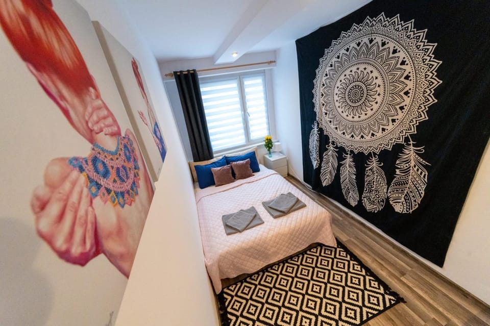 Bed, Photo of the whole room, Decorative detail, Bedroom