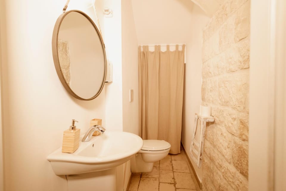 Toilet, Bathroom, bidet, towels, towels