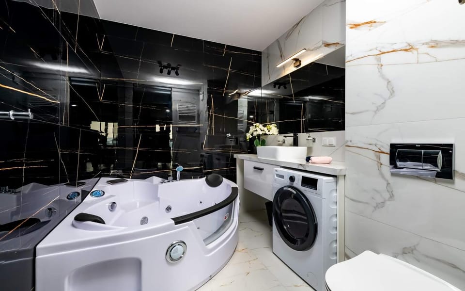 LoveRoom Panorama Park Jacuzzi Apartment in Poland