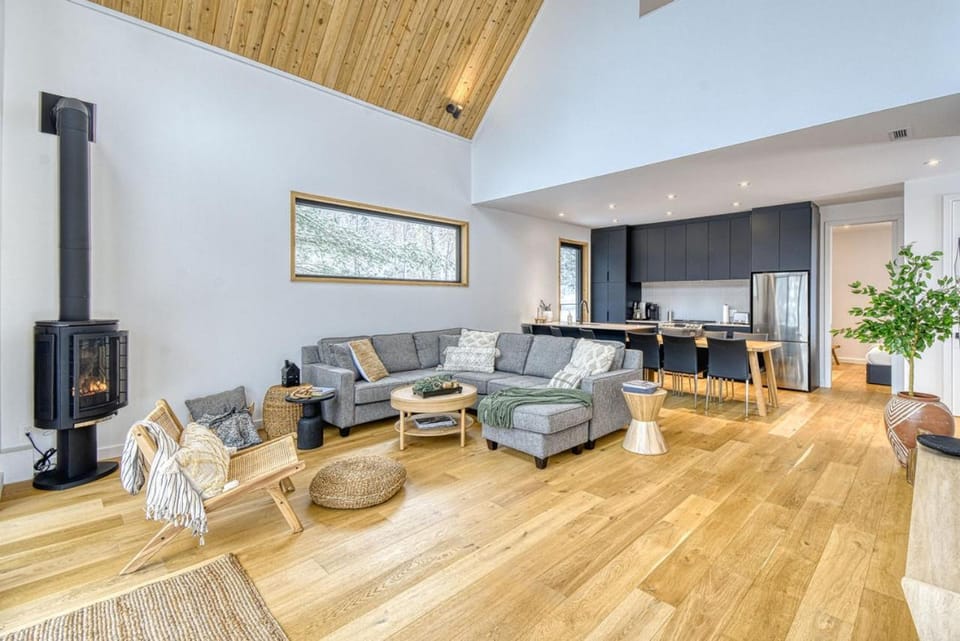 Snohaus 9 - Scandinavian Mountain Chalet Chalet in Mont-Tremblant