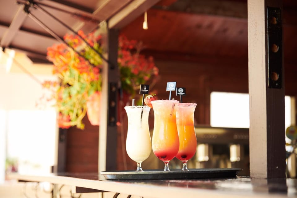 Lounge or bar, Drinks