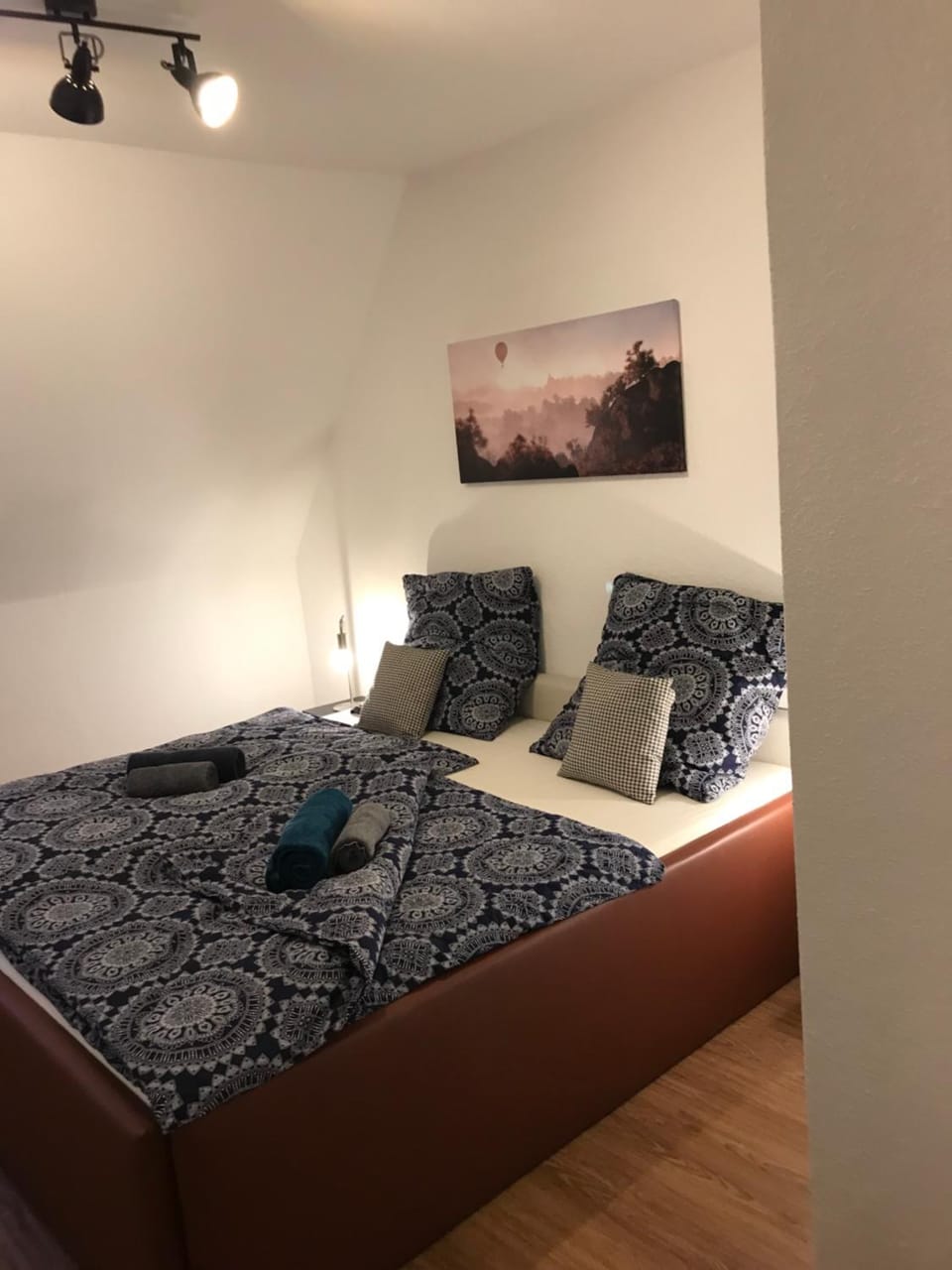 Bed, Photo of the whole room, Bedroom, towels