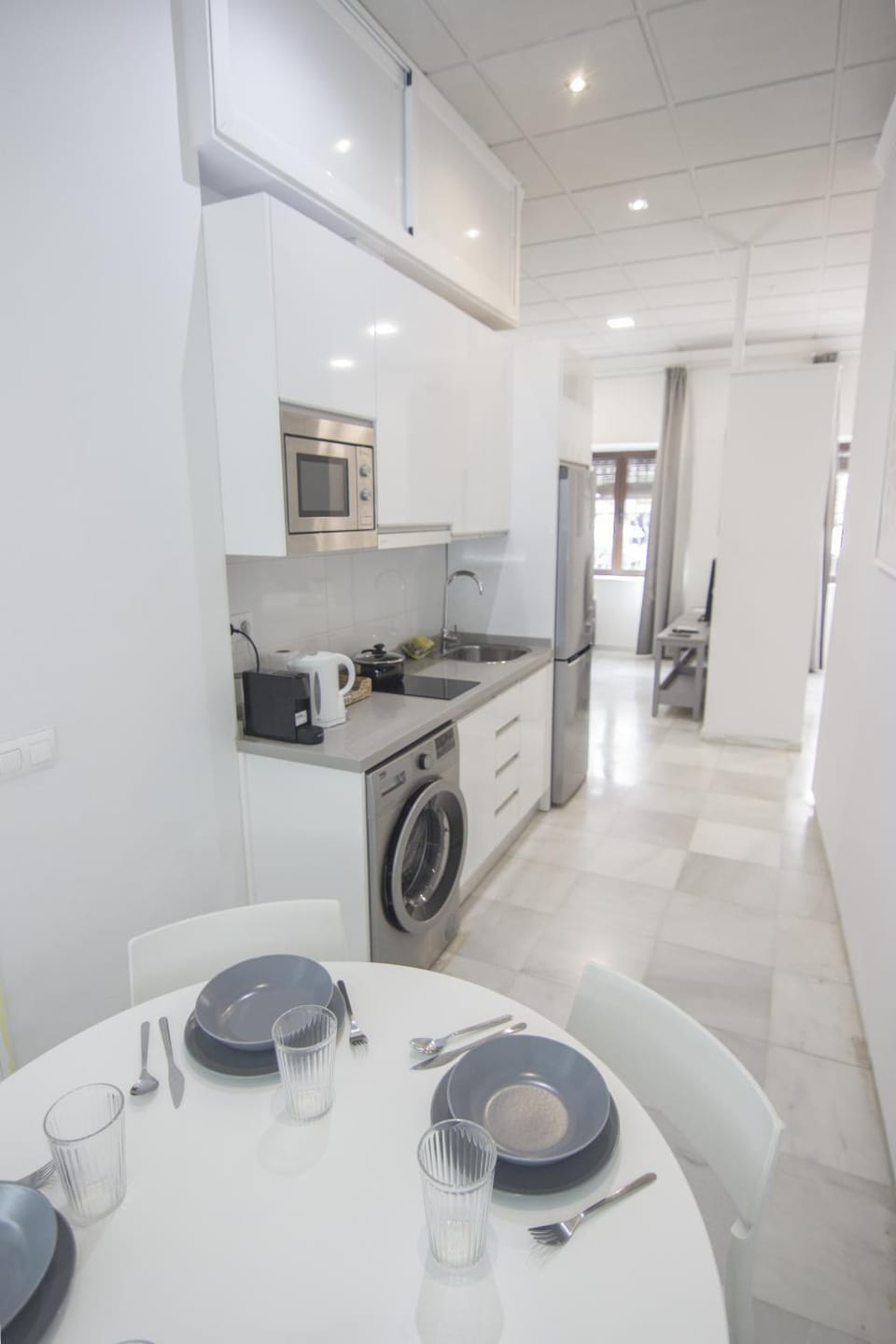 Kitchen or kitchenette, Dining area, stove, washing machine