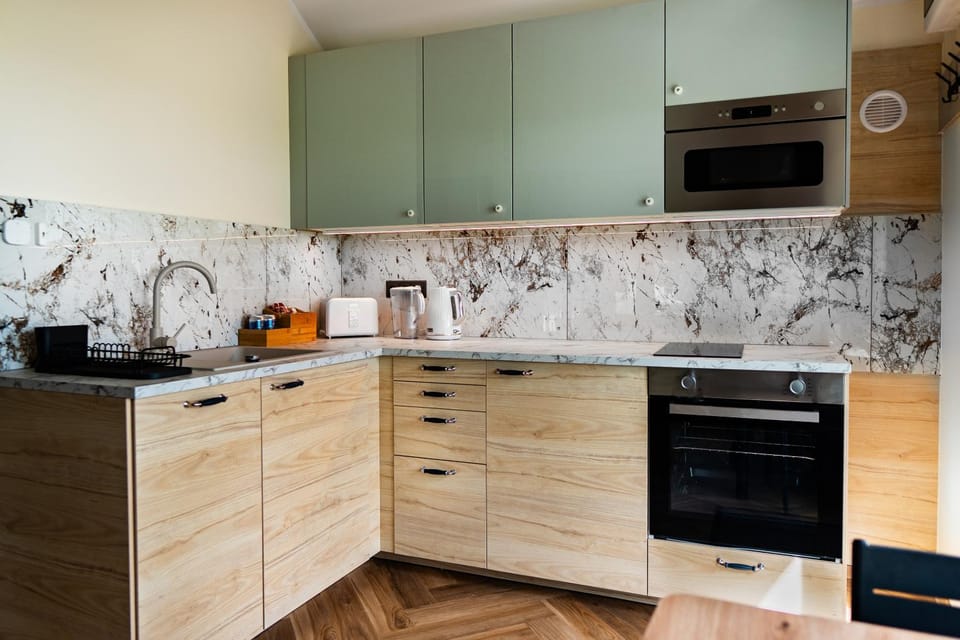Coffee/tea facilities, Kitchen or kitchenette, dishwasher, stove, toaster