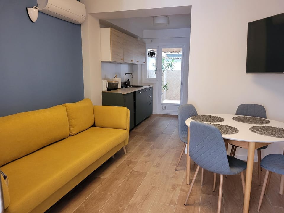 Kitchen or kitchenette, Living room