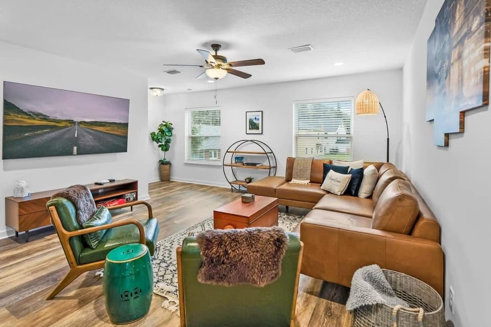 Downtown St Aug Home by Fountain of Youth Pool Spa by Beach Add Golf Cart House in Vilano Beach