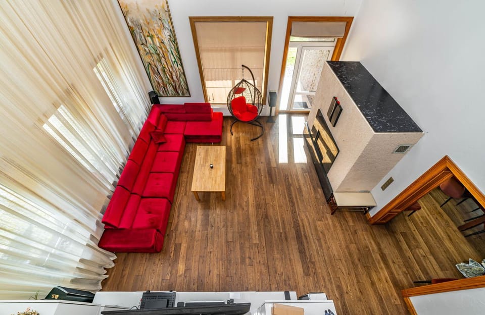 Communal lounge/ TV room, TV and multimedia, Living room, Seating area, Evening entertainment