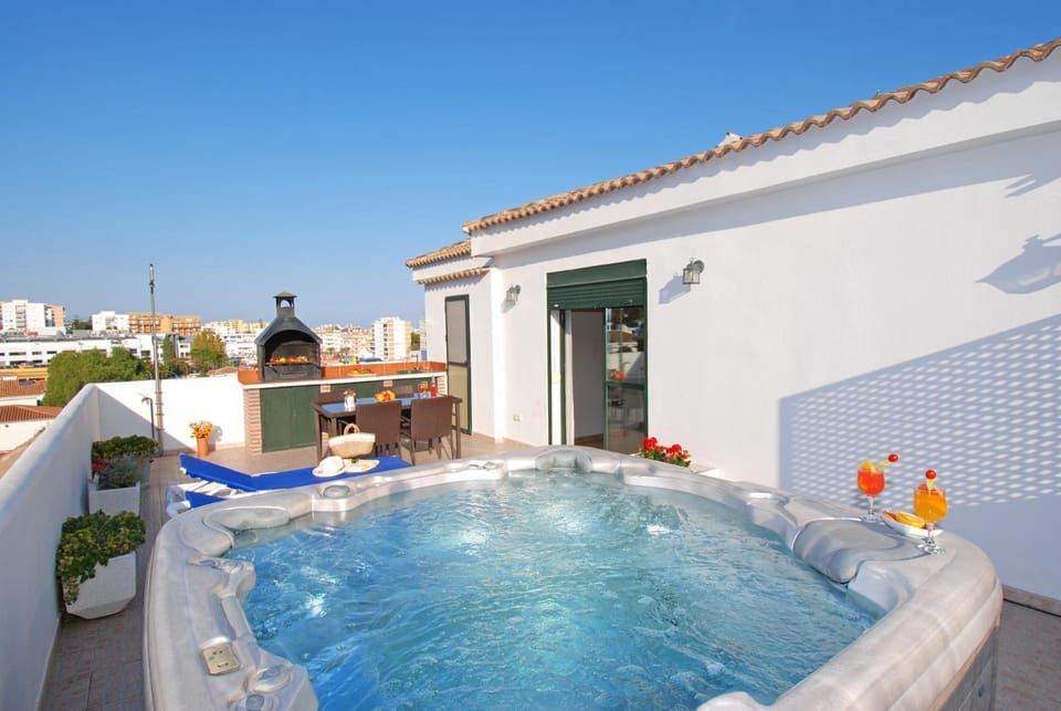 Penthouse with Private Hot Tub ,2 Bedrooms, Walk to Beach Apartment in Benalmadena
