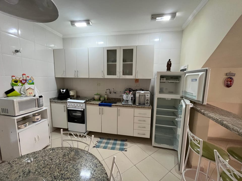 Casa aconchegante com ar condicionado para família em condomínio House in Caraguatatuba