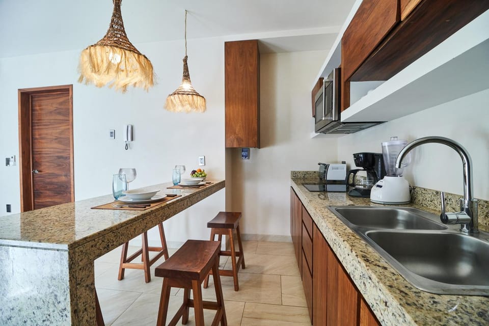 Dining area, kitchen