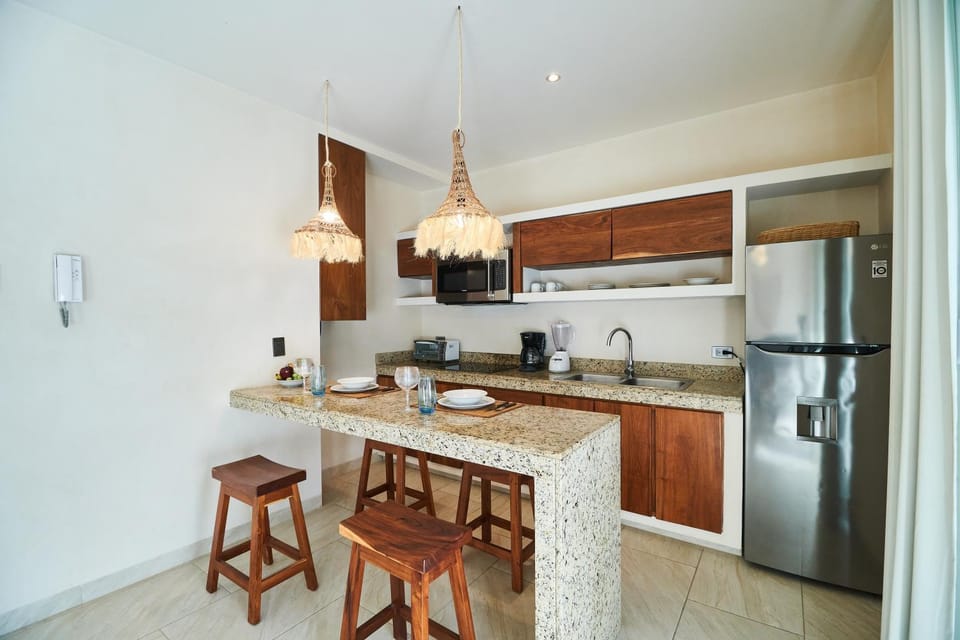 Dining area, kitchen