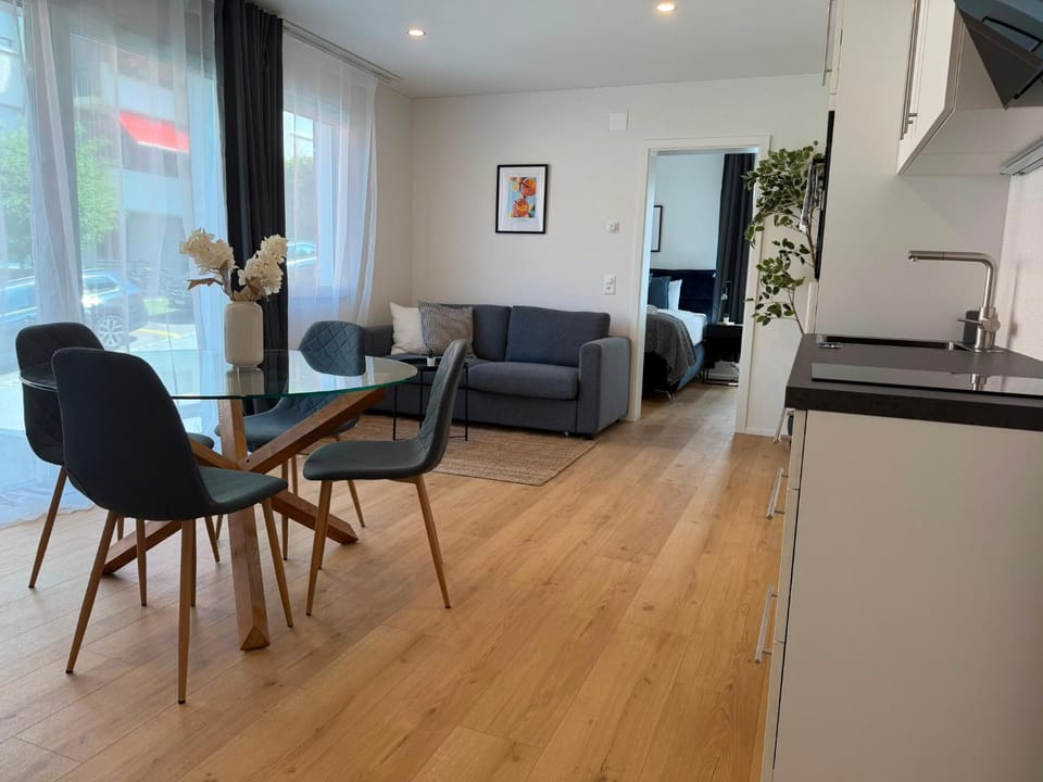 Kitchen or kitchenette, Seating area, Dining area