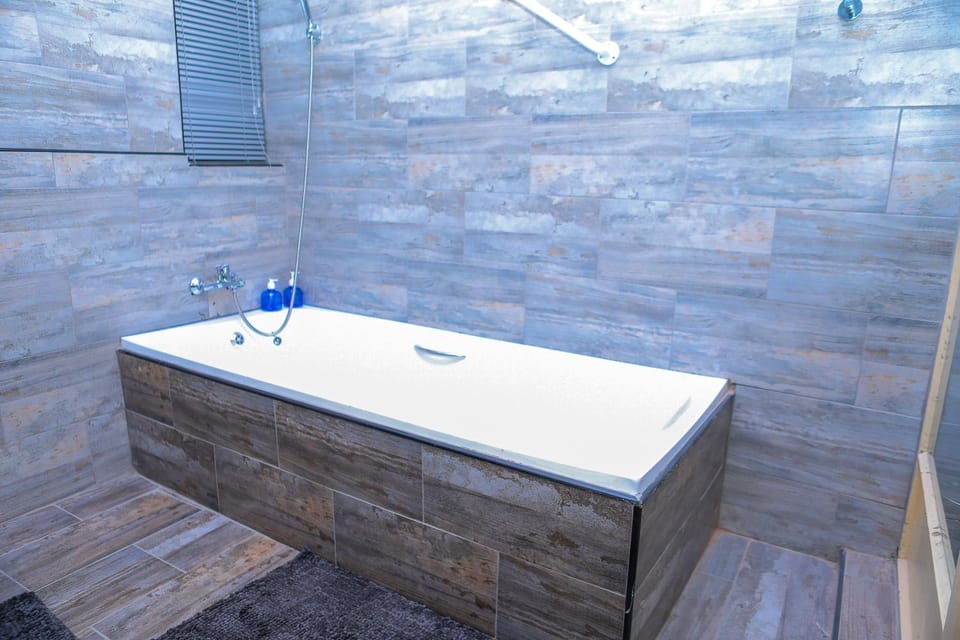 Bathroom, Bath