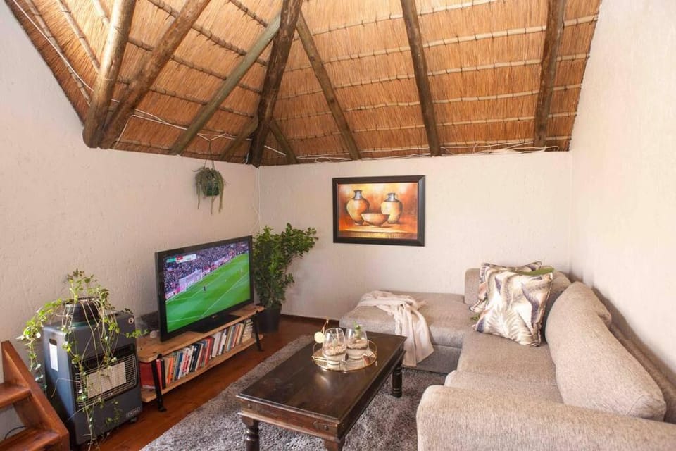 Perfectly located beauty in secure Estate Apartment in Sandton