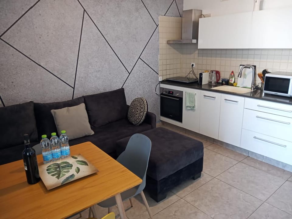 Sunset and sea view, wifi and more Apartment in South District