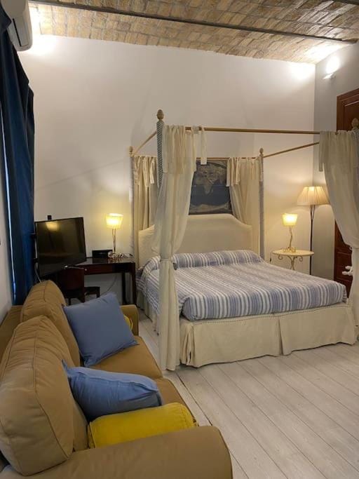 Paola Colosseum III Apartment in Rome