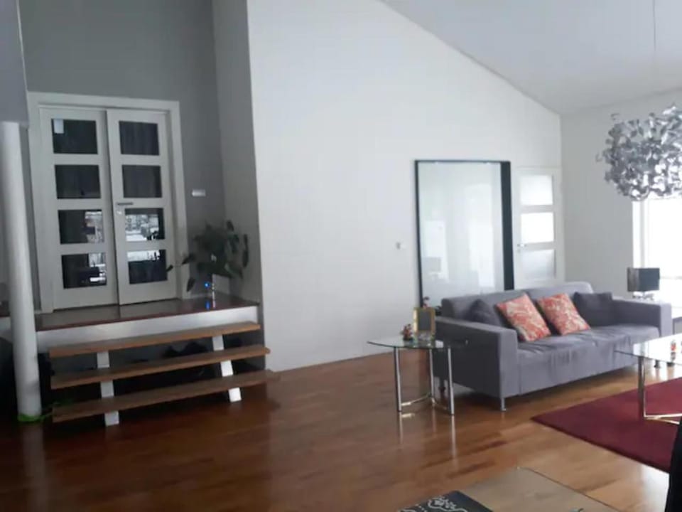 Rum i fint villa nära centrum Vacation rental in Västra Götaland County